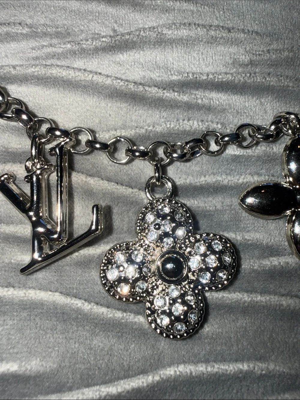 Luxury Designer Louis Vuitton Silver-tone Monogram Charm Chain Crystal Flower